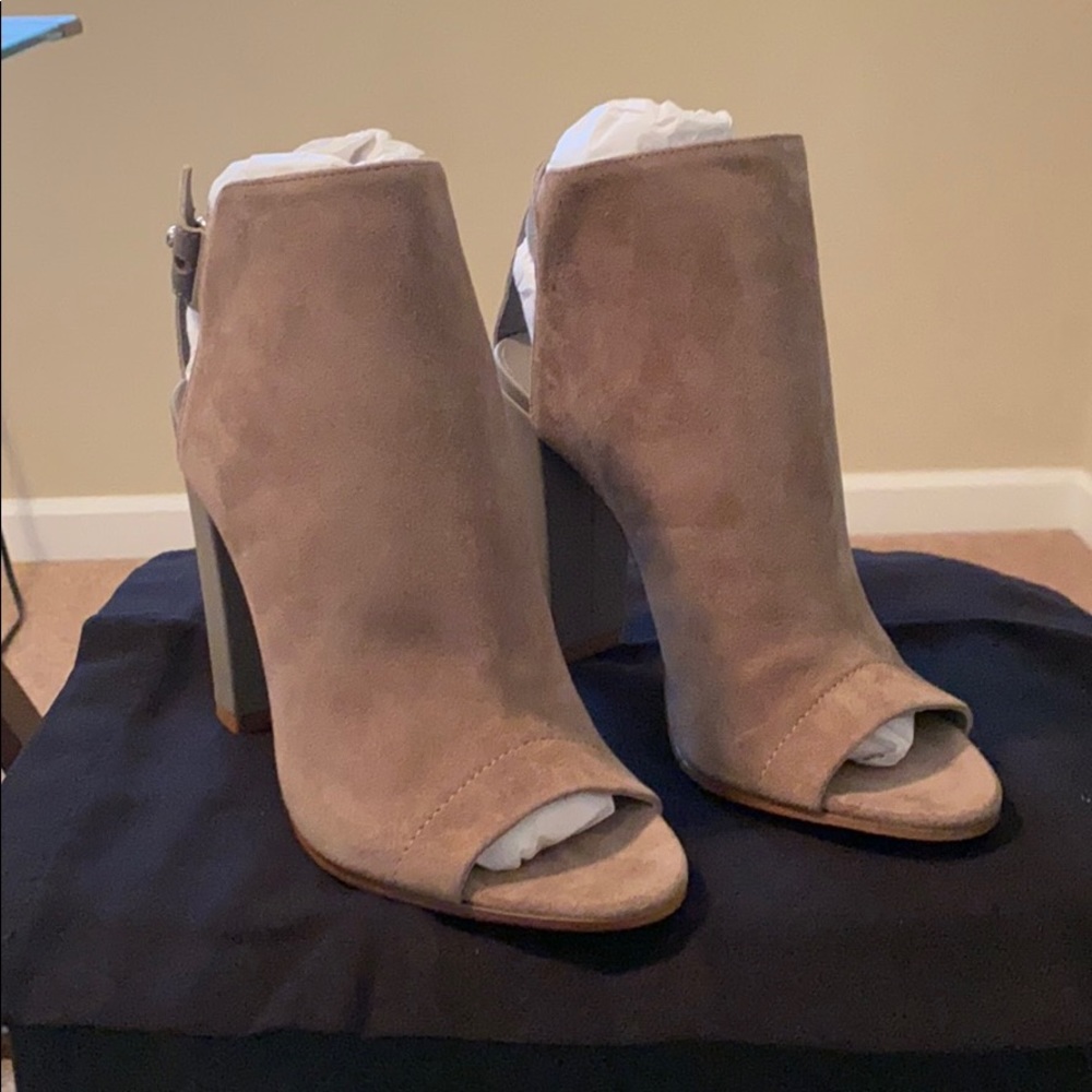 Vince Addison Woodsmoke Heels